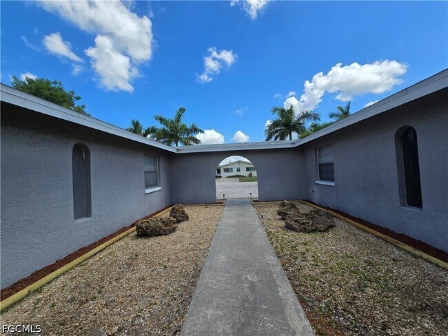 Building Photo - 702 SE 47th St
