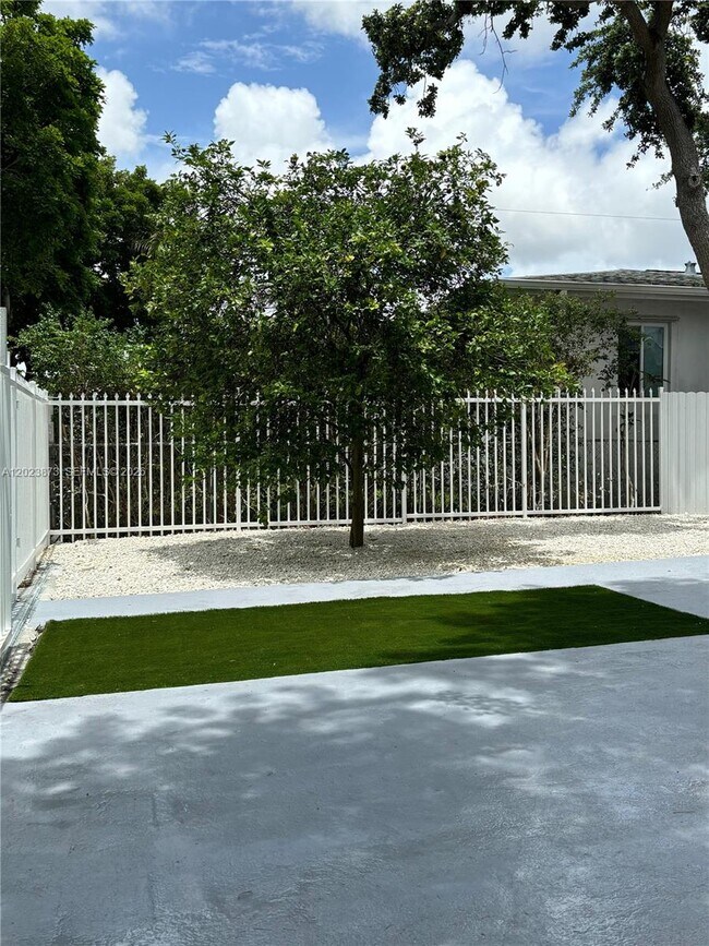 Foto del edificio - 4727 NW 5th Ave
