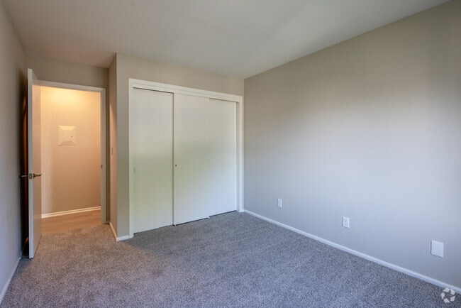 2BR, 1BA - 1,025SF - Primary Bedroom - Biscayne Apartments