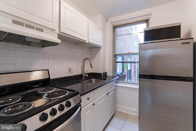 Building Photo - 1413 Lombard St