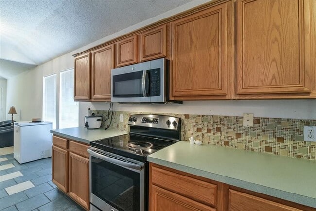 Foto del edificio - Ready to Move in... Do not miss this house...