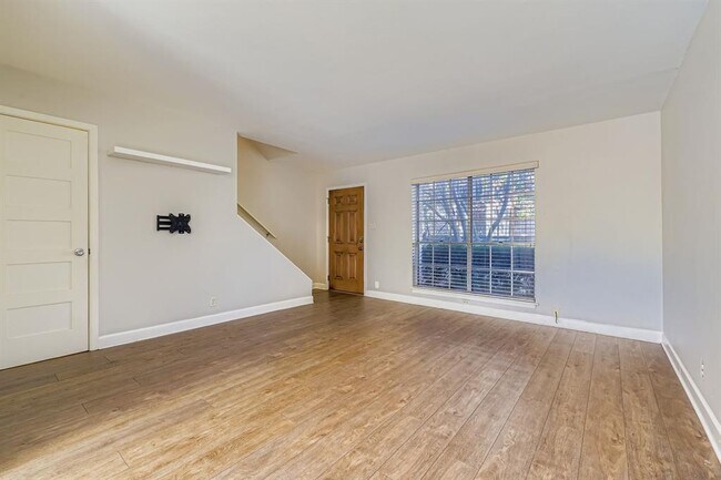 Foto del edificio - 7801 Shoal Creek Blvd