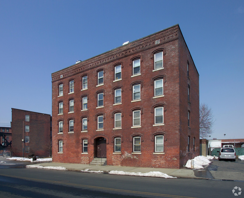 93 Lyman St, Holyoke, MA 01040 - Apartments in Holyoke, MA | Apartments.com