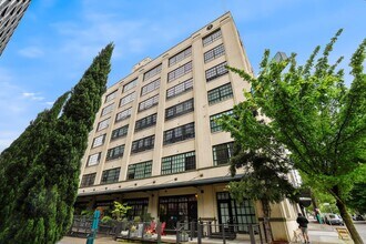 Building Photo - 1400 NW Irving St
