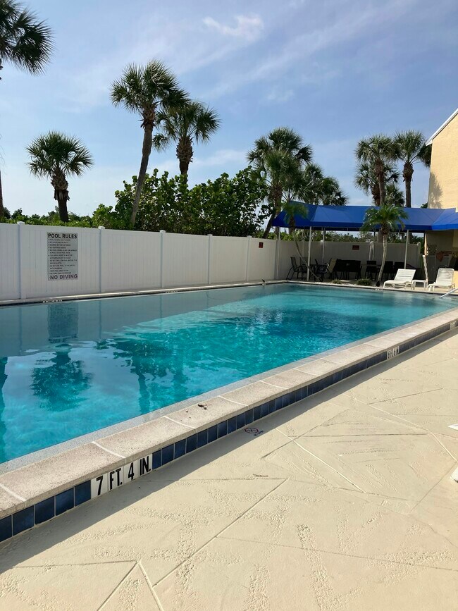 Building Photo - 14459 River Beach Dr