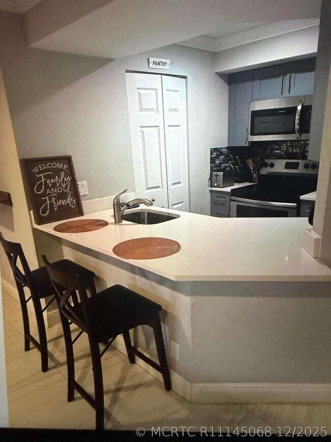 Foto del edificio - 12725 Shoreline Dr