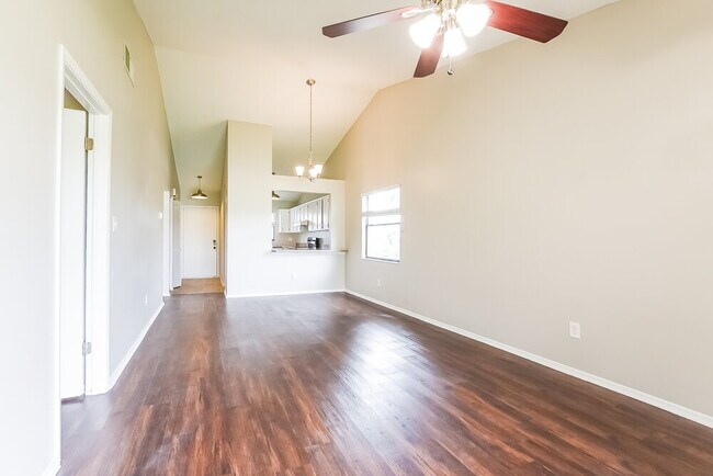 Foto del edificio - 8611 Drayton Ct