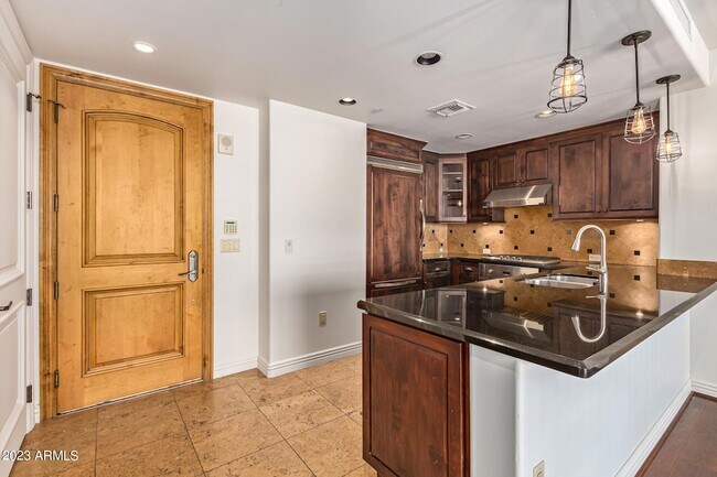 Foto del edificio - 7181 E Camelback Rd