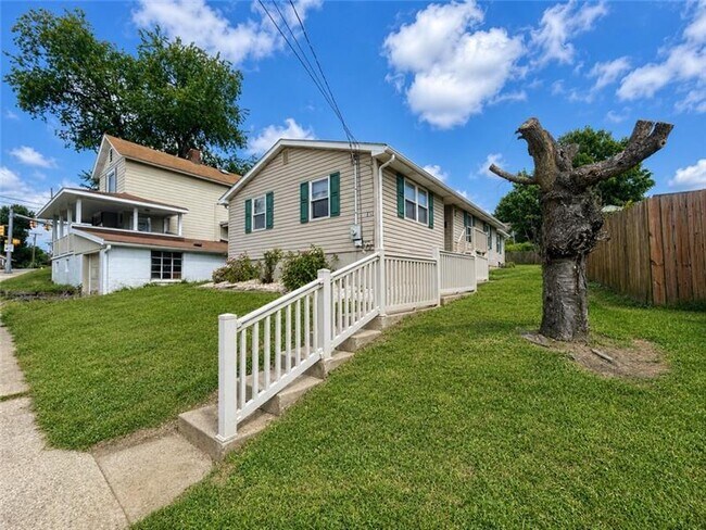 Building Photo - 213 S Hamilton Ave