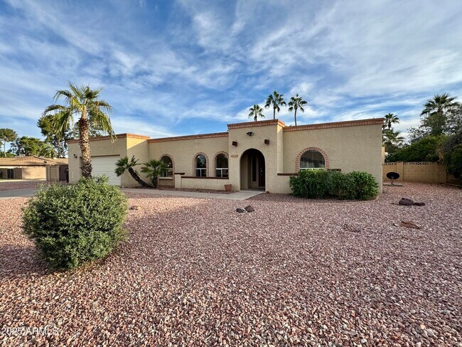 Building Photo - 5121 E Larkspur Dr