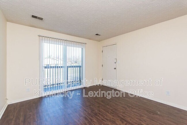 Foto del edificio - 356 Redding Rd