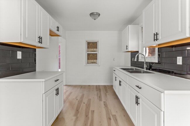 Foto del edificio - 16800 Ward Ave