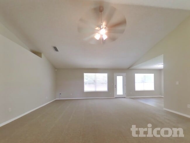 Building Photo - 2727 Fox Creek Dr E