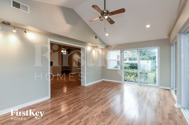 Foto del edificio - 15105 Greater Groves Blvd