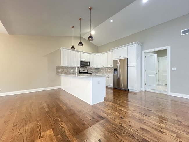 Building Photo - 855 Meadow Ln