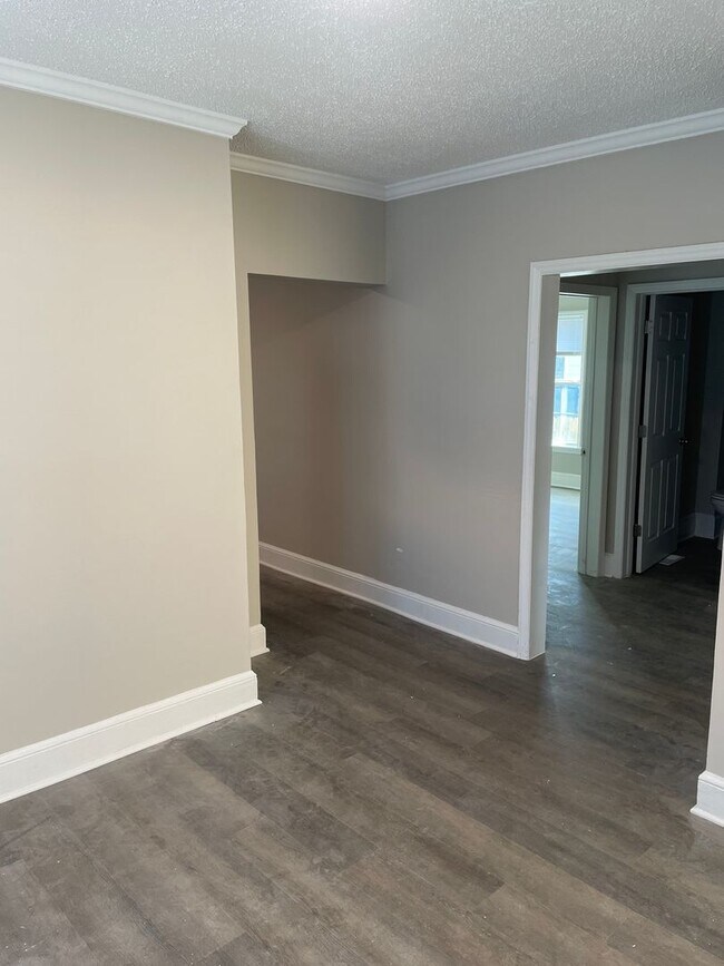 Building Photo - 631 Junia Ave