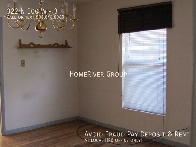 Building Photo - Spacious top floor unit