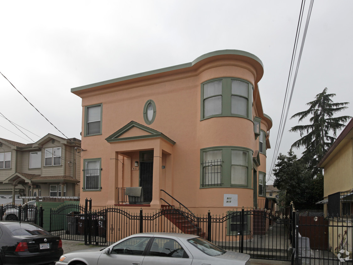 Primary Photo - 919-921 E 17th St