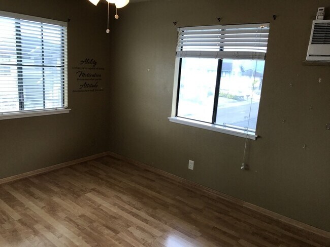 Foto del edificio - Mililani Mauka: 3 bd, 2-1/2 bath single fa...