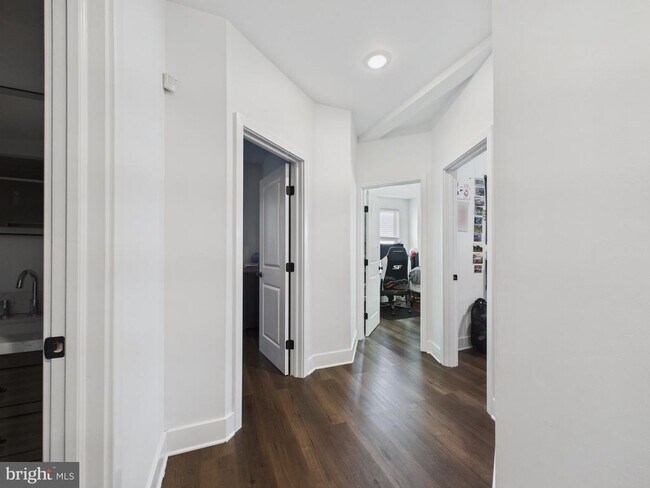 Building Photo - 256 N 32nd St