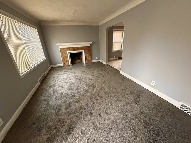 Building Photo - ELEGANT NOBLE HOME