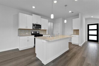 Building Photo - 18626 Etta Pnes Cir