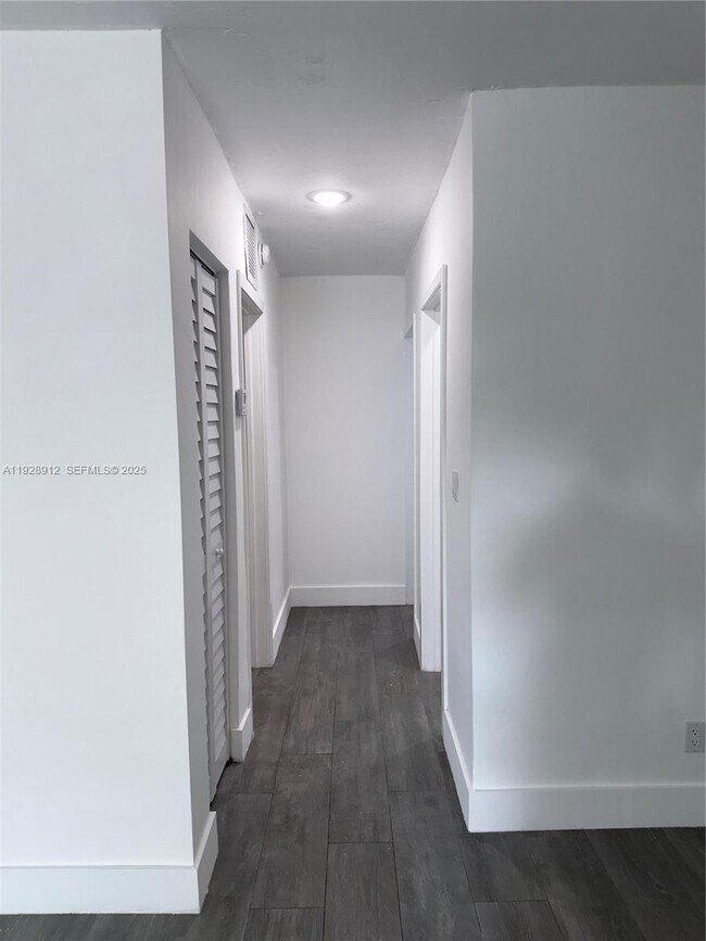 Foto del edificio - 1895 Venice Park Dr