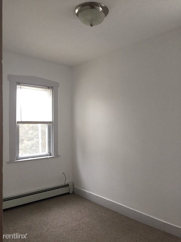 Building Photo - 3 br, 1 bath House - 58 Hathaway Road