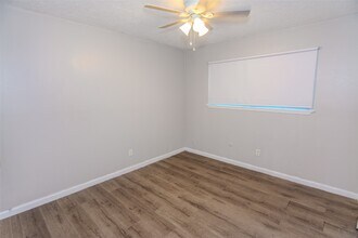 Building Photo - 116 White Cedar St