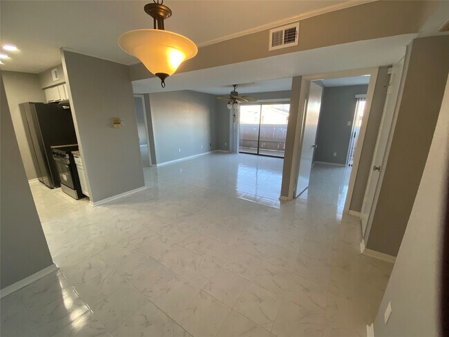 Foto del edificio - 8431 Hearth Dr