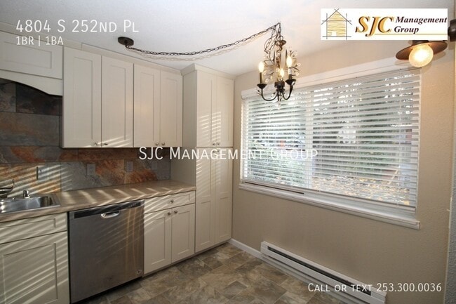 Building Photo - 4804 S 252nd Pl