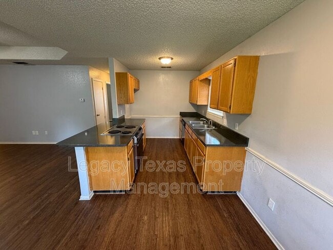 Building Photo - 203 Willana Ct