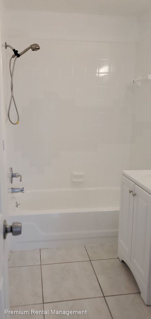Foto del edificio - 2 br, 1 bath House - 8037 Parrot Drive