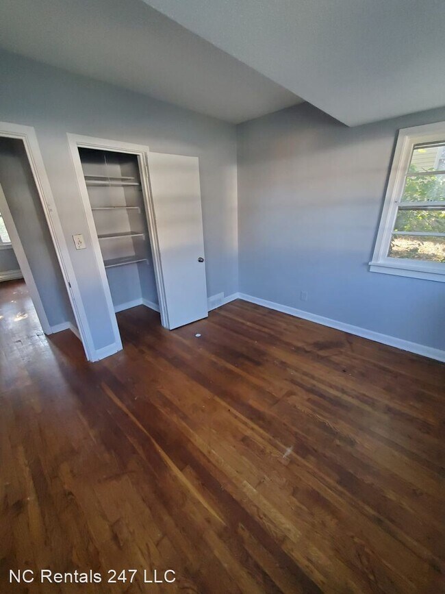 Foto del edificio - 2 br, 1 bath House - 709 West Wendover Avenue