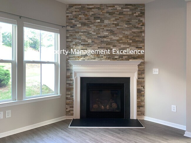 Building Photo - Gorgeous End-Unit TH In Desired Cary Locat...