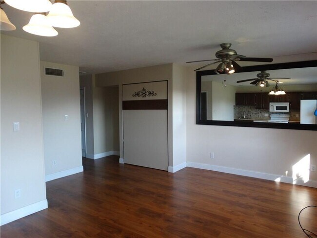 Building Photo - 21013 Highland Lake Dr