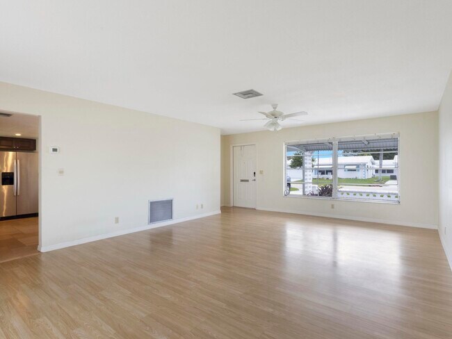 Building Photo - 127 Leisureville Blvd