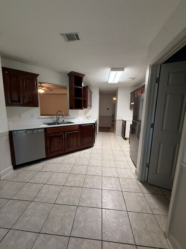 Foto del edificio - 1108 Montclair Dr