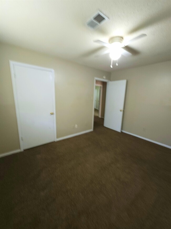 Foto del edificio - 2203 Goldbrier Ln