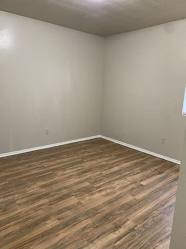 Building Photo - *HUD ACCEPTED* 2/1 Downstairs Fourplex with Water Included