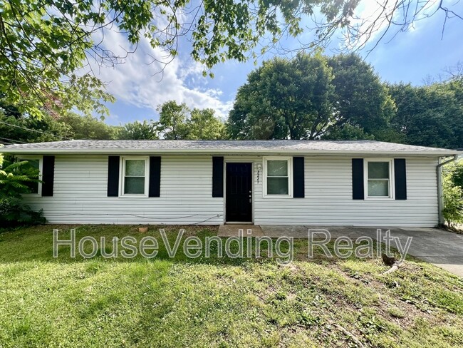 Photo - 2221 Compton Dr House