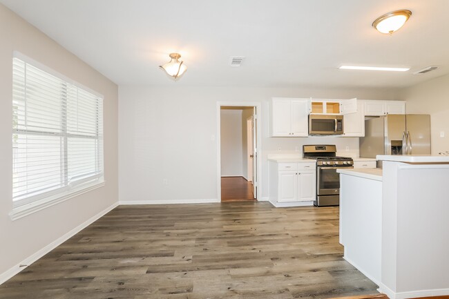 Foto del edificio - 7122 Woodland Oaks