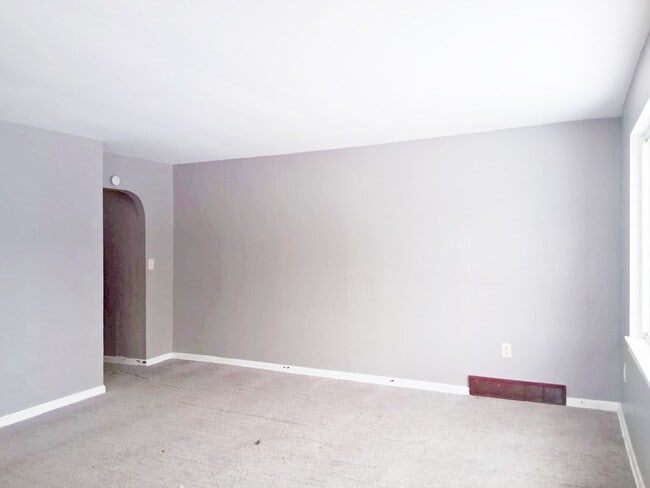 Building Photo - 7402 Park Ln