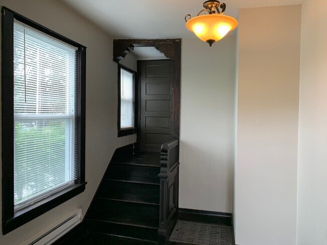 Foto del edificio - 106 E Walnut St