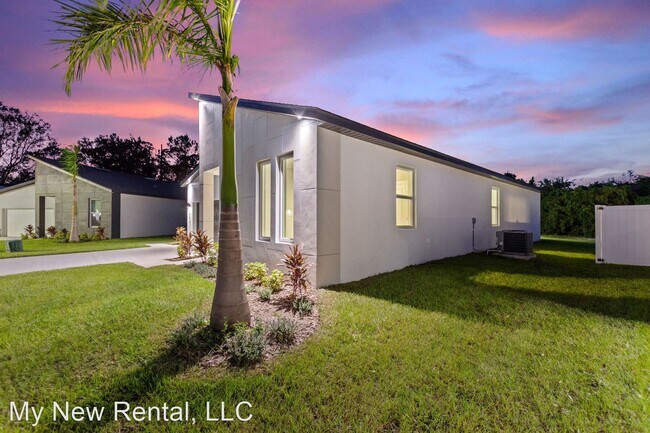 Building Photo - 4 br, 2 bath House - 318 Royal Palm Way