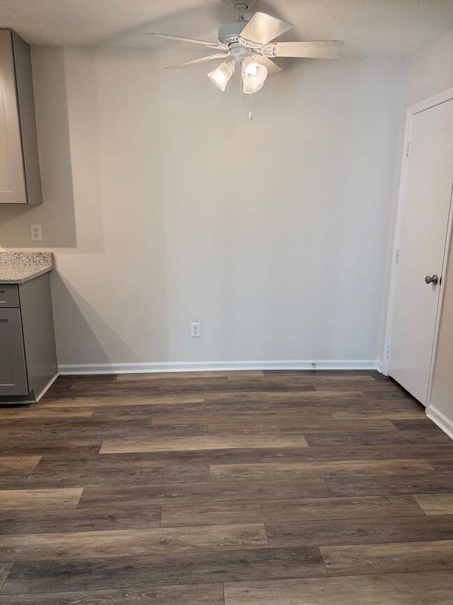 Building Photo - 2 BR in Charlestown Square