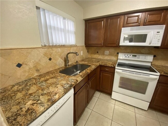 Foto del edificio - 4235 N University Dr