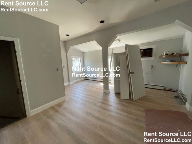 Building Photo - 375 Medford St