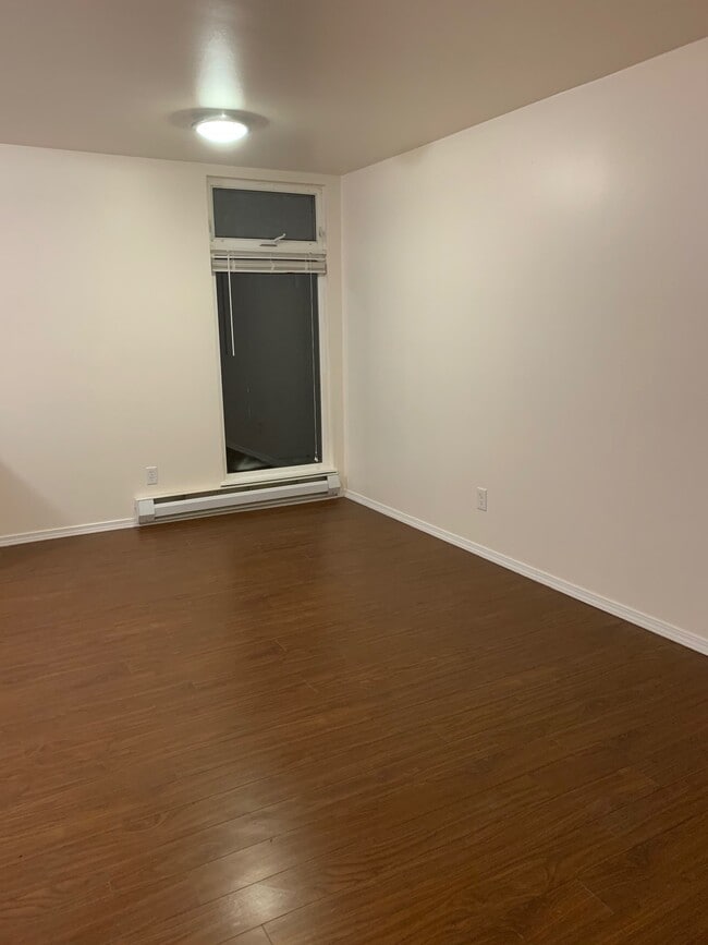 living - 3046 NE 143rd St