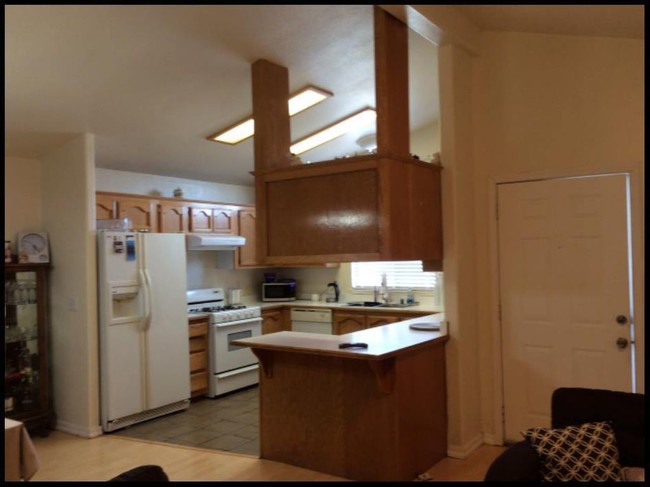 Building Photo - 555 Umbarger Rd
